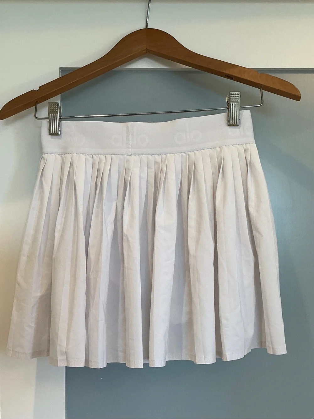 ALO Yoga White Circle Skirt with Subtle Logo